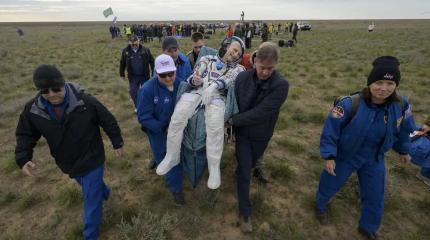 Что 220 дней в космосе сделали с 70-летним мужчиной?