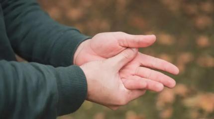 Иллюзия резиновой руки: обманите свой мозг, чтобы меньше болело