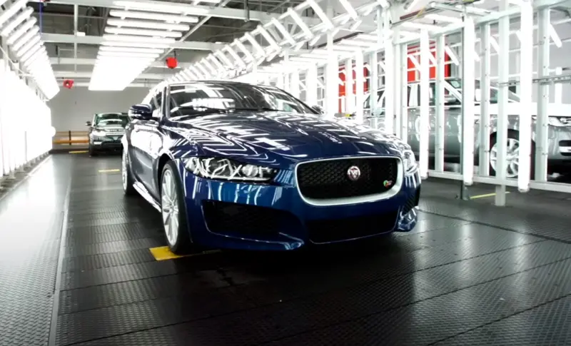 Jaguar Land Rover наймет уволенных сотрудников Twitter и Facebook
