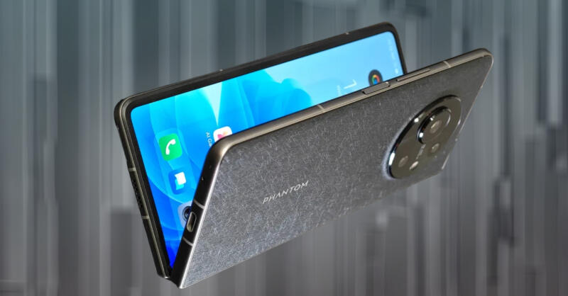 Первый взгляд на Tecno Phantom V Fold, доступный складной смартфон