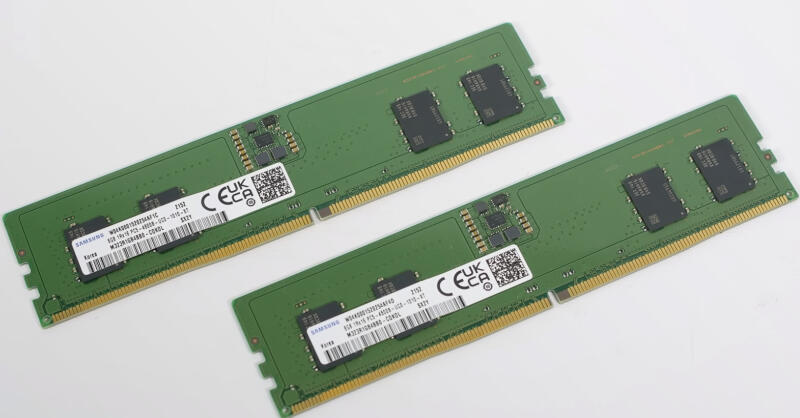 Samsung начинает массовое производство 12-нанометровой памяти DDR5 DRAM класса EUV