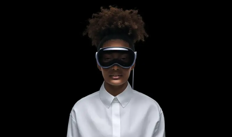 Новая угроза на дорогах: купившие гарнитуру Apple Vision Pro начали садиться в ней за руль