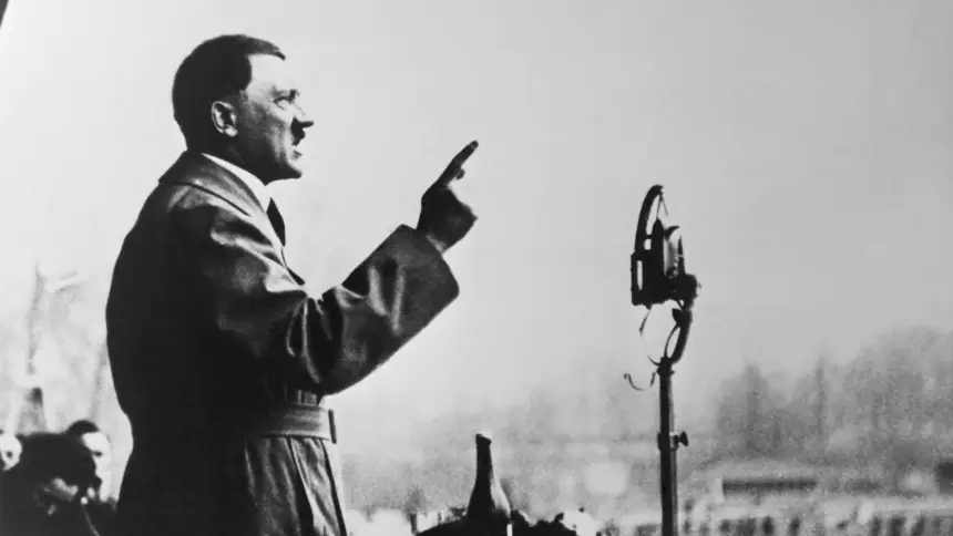 Мертвый, но не совсем: Почему ЦРУ верило, что в 1955 Гитлер танцевал танго
